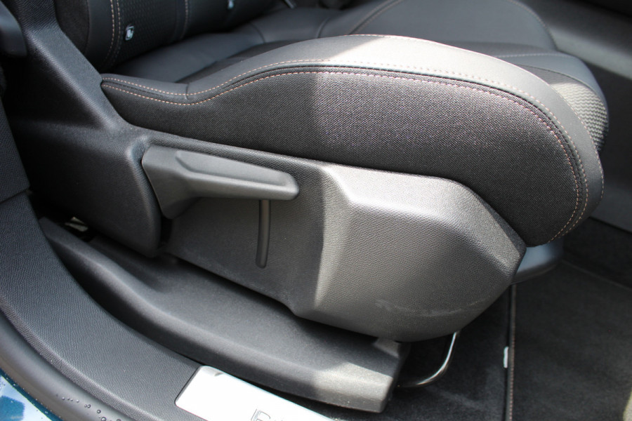 Peugeot 3008 1.6 HYbrid 225 GT | Panoramadak | Adaptieve Cruise | BLIS | Led | Navigatie