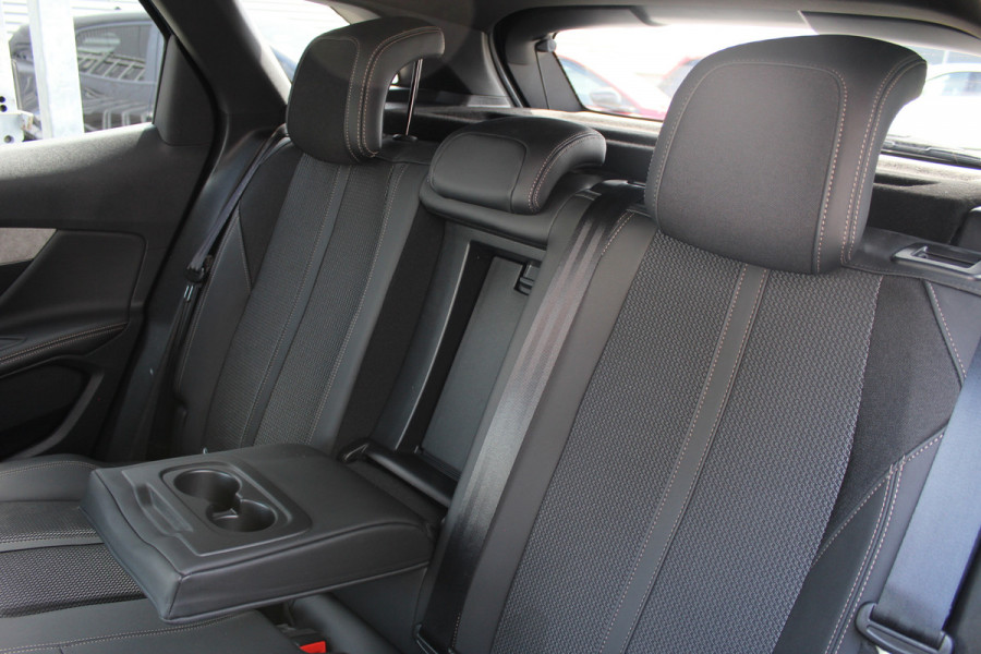 Peugeot 3008 1.6 HYbrid 225 GT | Panoramadak | Adaptieve Cruise | BLIS | Led | Navigatie