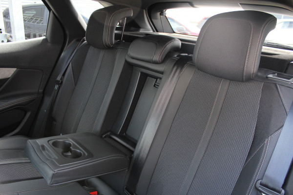 Peugeot 3008 1.6 HYbrid 225 GT | Panoramadak | Adaptieve Cruise | BLIS | Led | Navigatie