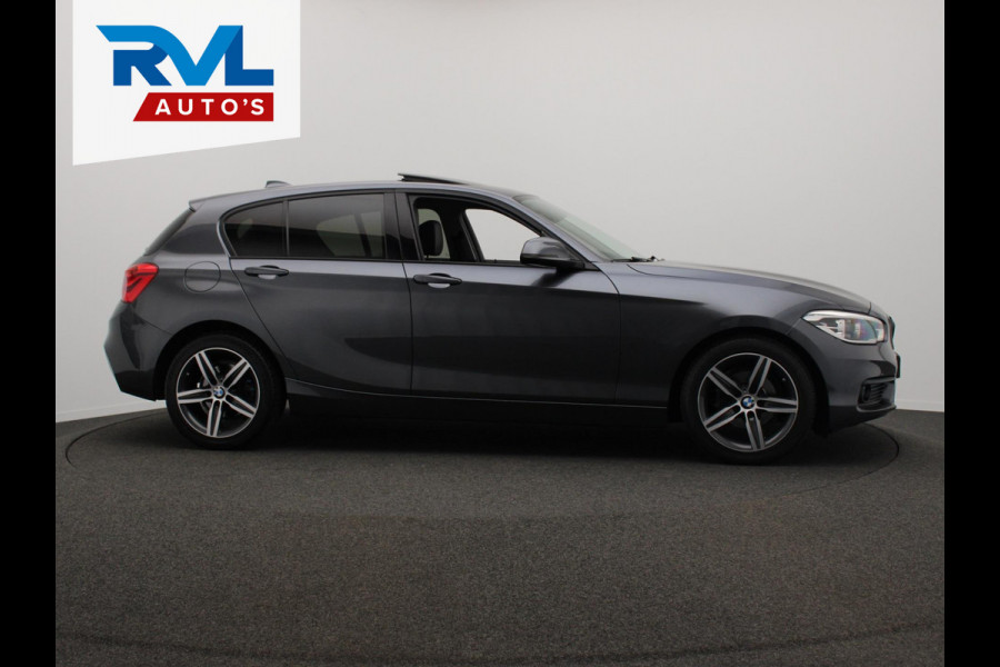 BMW 1-serie 118i High Executive * Trekhaak * Panoramadak Leder Stoelverwarming
