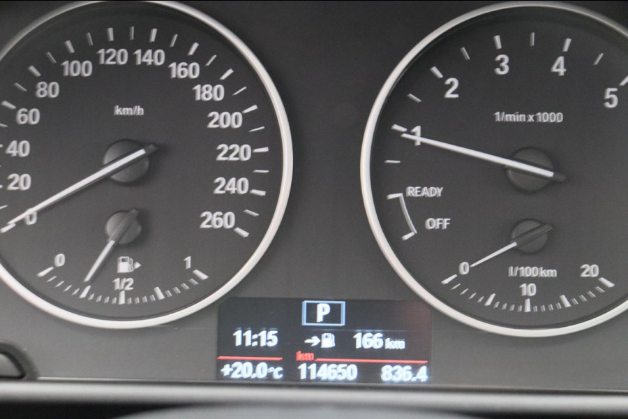 BMW 1-serie 118i High Executive * Trekhaak * Panoramadak Leder Stoelverwarming