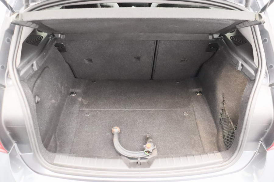 BMW 1-serie 118i High Executive * Trekhaak * Panoramadak Leder Stoelverwarming
