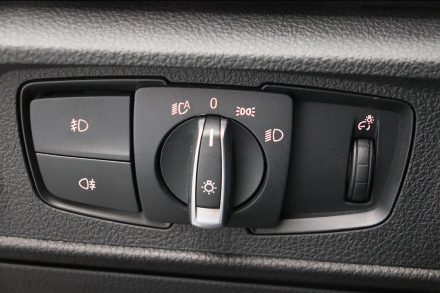 BMW 1-serie 118i High Executive * Trekhaak * Panoramadak Leder Stoelverwarming