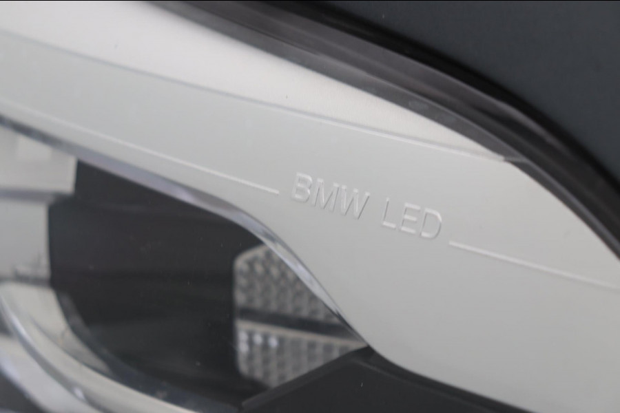 BMW 1-serie 118i High Executive * Trekhaak * Panoramadak Leder Stoelverwarming
