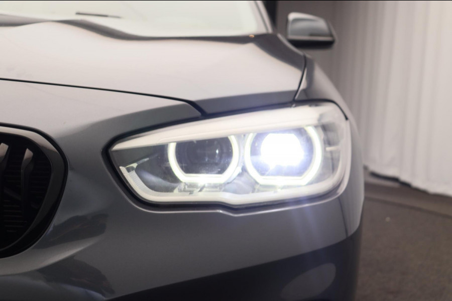 BMW 1-serie 118i High Executive * Trekhaak * Panoramadak Leder Stoelverwarming