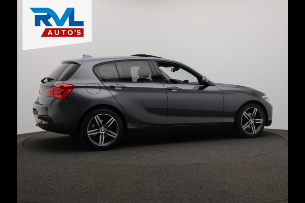 BMW 1-serie 118i High Executive * Trekhaak * Panoramadak Leder Stoelverwarming