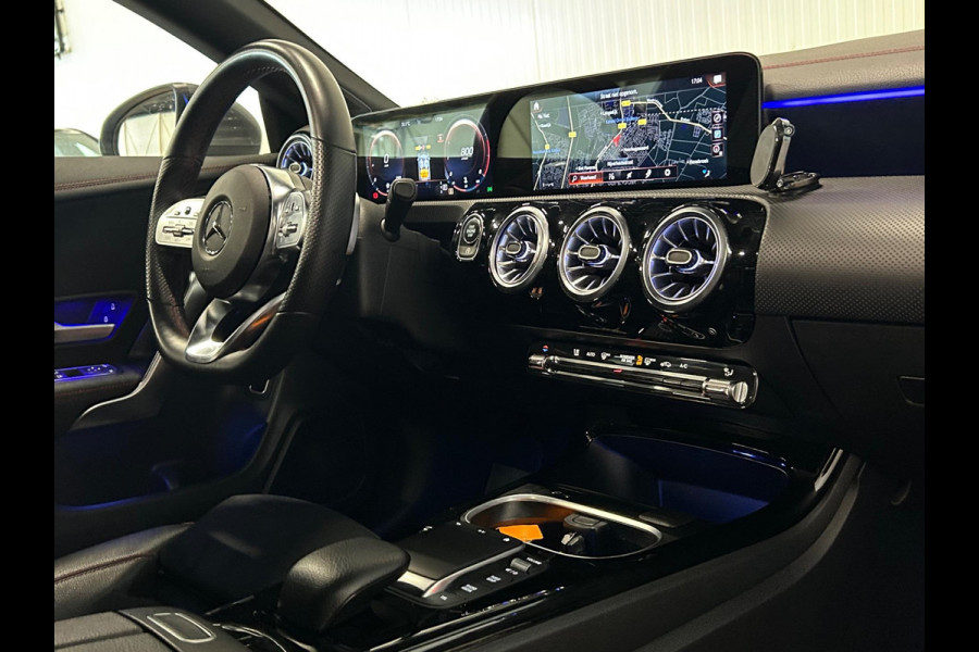 Mercedes-Benz CLA-Klasse 180 AMG Line | PANO | AMBIANCE | LED