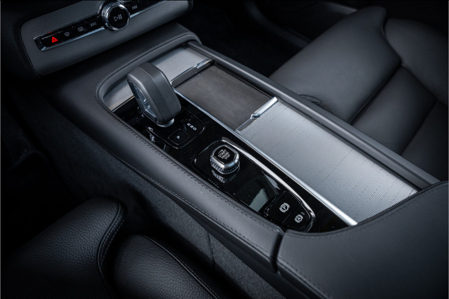 Volvo XC90 2.0 T8 Recharge AWD Ultimate Dark 7p. - Panorama | H&K | Memory | Elek. Trekhaak | 360 Camera