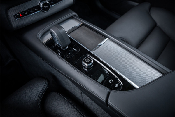 Volvo XC90 2.0 T8 Recharge AWD Ultimate Dark 7p. - Panorama | H&K | Memory | Elek. Trekhaak | 360 Camera