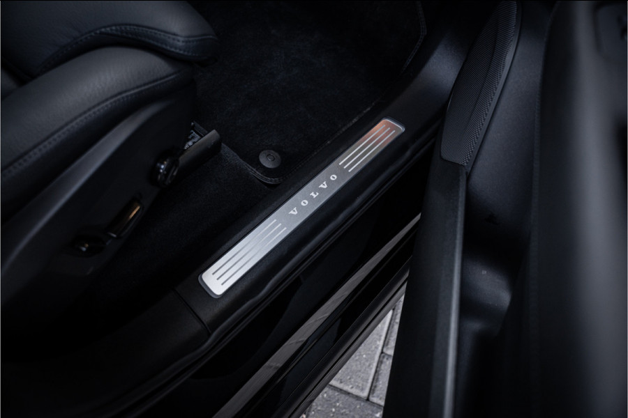 Volvo XC90 2.0 T8 Recharge AWD Ultimate Dark 7p. - Panorama | H&K | Memory | Elek. Trekhaak | 360 Camera
