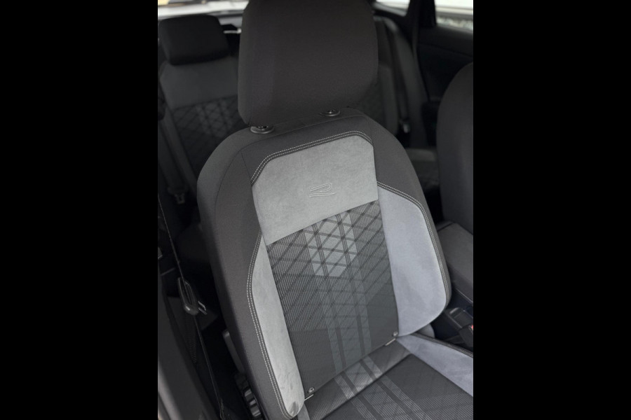 Volkswagen Taigo 1.0 TSI 2x R-Line Camera CarPlay
