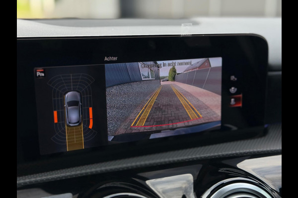 Mercedes-Benz A-Klasse 250 e AMG Line Panorama Camera CarPlay