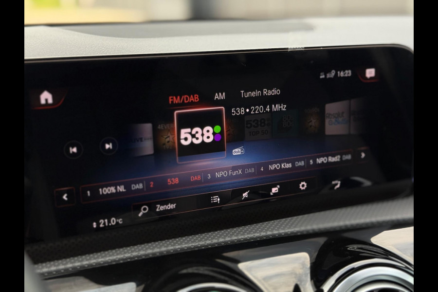 Mercedes-Benz A-Klasse 250 e AMG Line Panorama Camera CarPlay