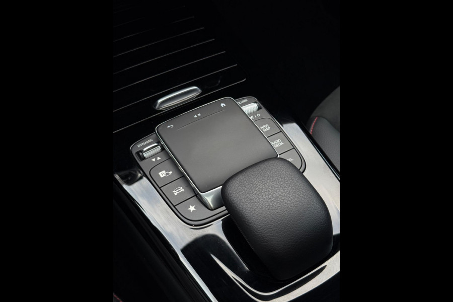 Mercedes-Benz A-Klasse 250 e AMG Line Panorama Camera CarPlay