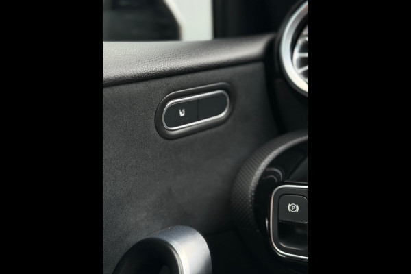 Mercedes-Benz A-Klasse 250 e AMG Line Panorama Camera CarPlay