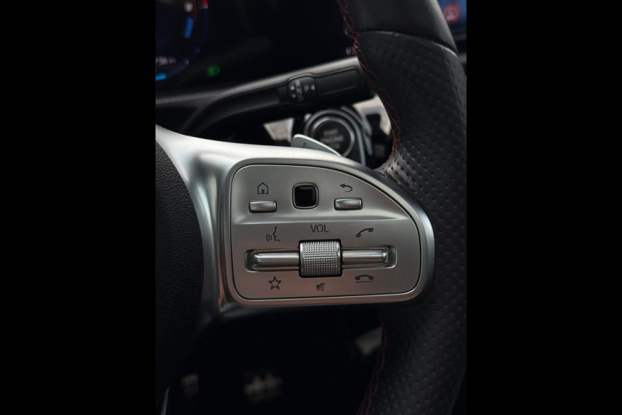 Mercedes-Benz A-Klasse 250 e AMG Line Panorama Camera CarPlay