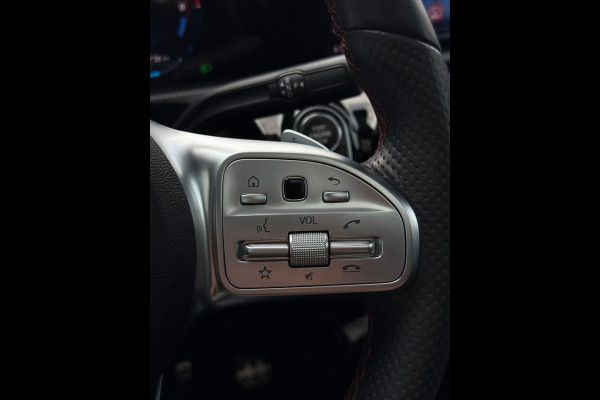 Mercedes-Benz A-Klasse 250 e AMG Line Panorama Camera CarPlay