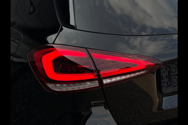 Mercedes-Benz A-Klasse 250 e AMG Line Panorama Camera CarPlay