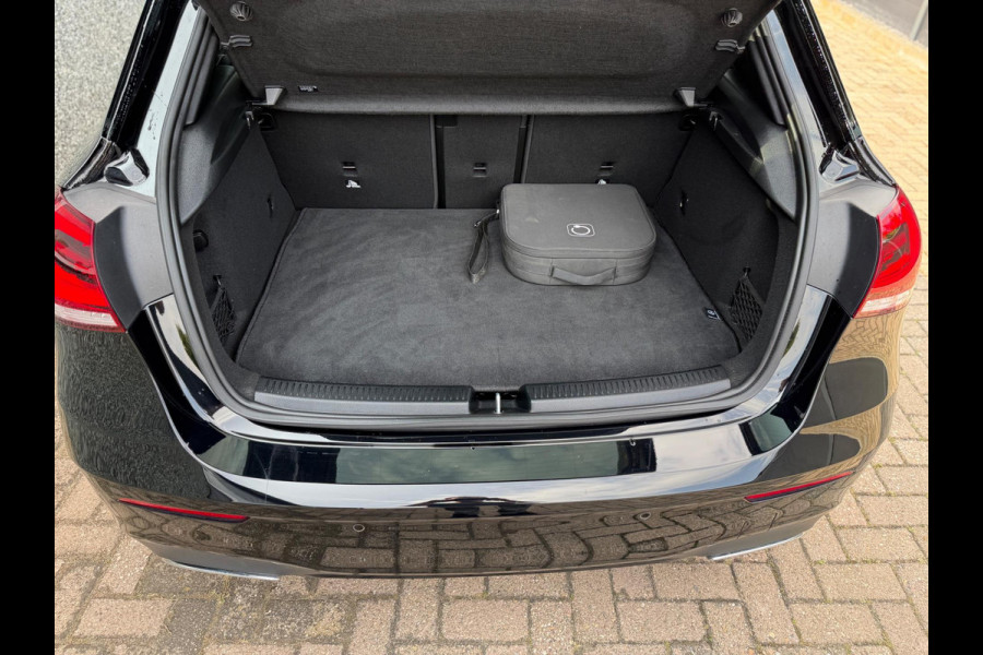 Mercedes-Benz A-Klasse 250 e AMG Line Panorama Camera CarPlay