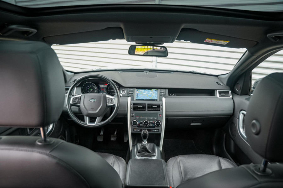 Land Rover Discovery Sport 2.0 eD4 SE Panoramadak Leer Stoelverw. Navigatie Xenon Trekhaak 18''LM