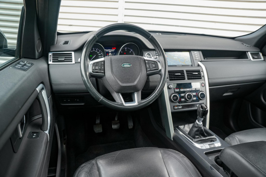 Land Rover Discovery Sport 2.0 eD4 SE Panoramadak Leer Stoelverw. Navigatie Xenon Trekhaak 18''LM