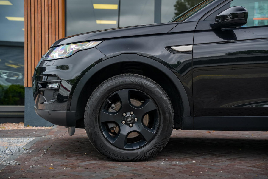 Land Rover Discovery Sport 2.0 eD4 SE Panoramadak Leer Stoelverw. Navigatie Xenon Trekhaak 18''LM