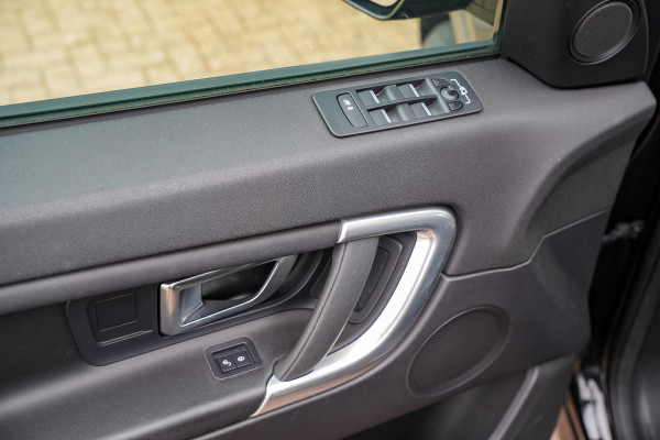 Land Rover Discovery Sport 2.0 eD4 SE Panoramadak Leer Stoelverw. Navigatie Xenon Trekhaak 18''LM