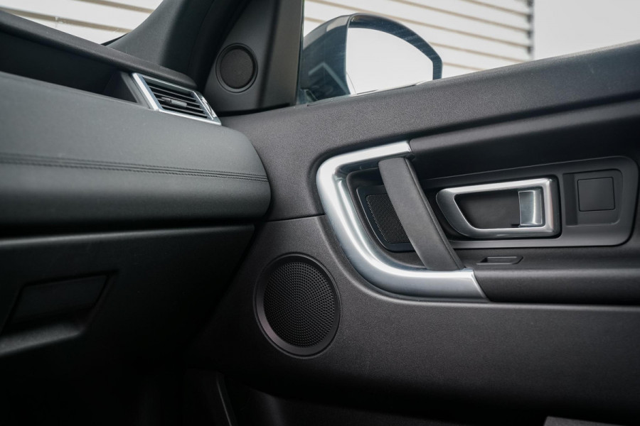 Land Rover Discovery Sport 2.0 eD4 SE Panoramadak Leer Stoelverw. Navigatie Xenon Trekhaak 18''LM
