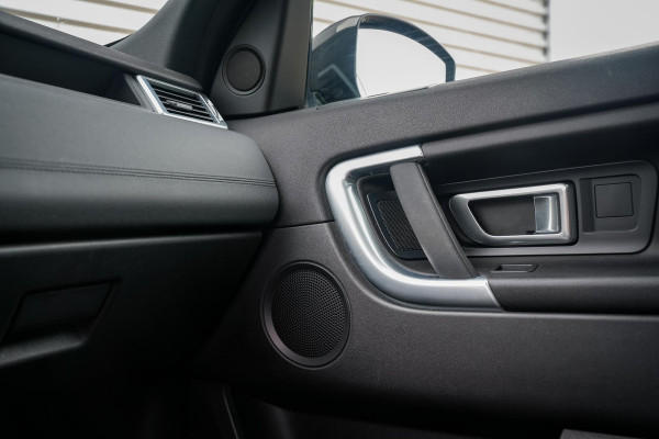 Land Rover Discovery Sport 2.0 eD4 SE Panoramadak Leer Stoelverw. Navigatie Xenon Trekhaak 18''LM
