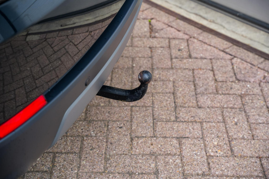 Land Rover Discovery Sport 2.0 eD4 SE Panoramadak Leer Stoelverw. Navigatie Xenon Trekhaak 18''LM
