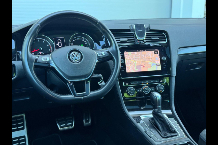 Volkswagen Golf 1.4 TSI Highline Business R Pano/Navi