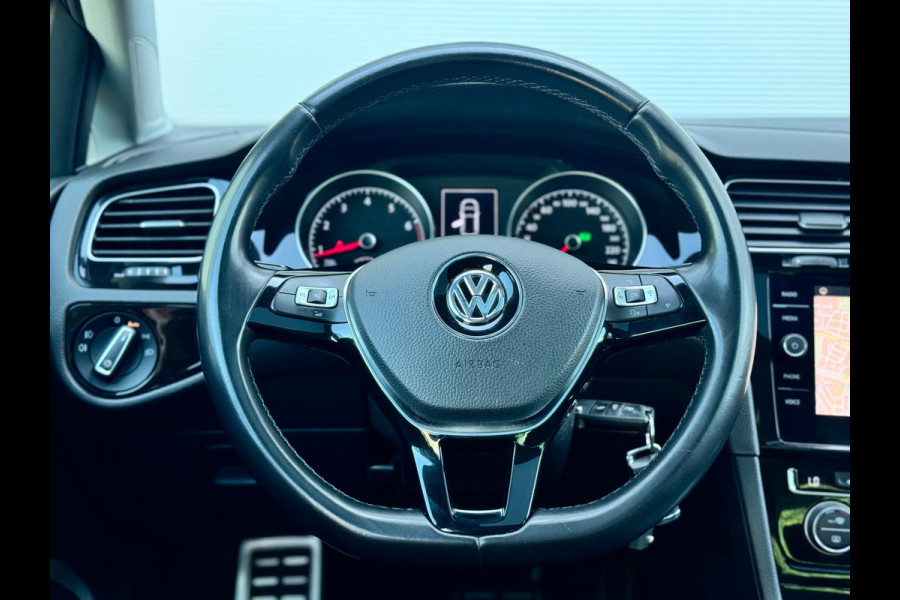 Volkswagen Golf 1.4 TSI Highline Business R Pano/Navi