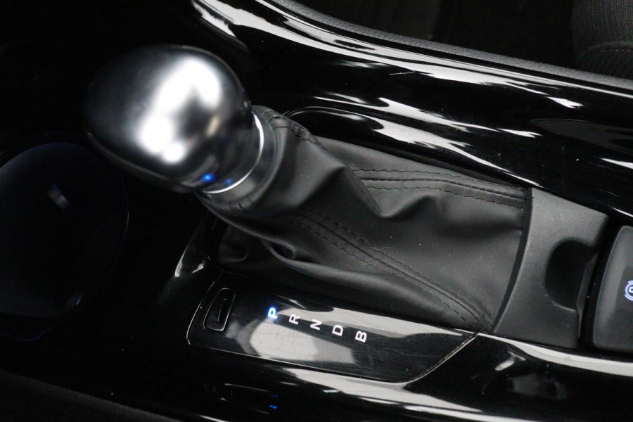 Toyota C-HR 1.8 Hybrid Dynamic | Stoel & stuurverwarming | Adaptive cruise | Camera | Navigatie | Climate control | Keyless