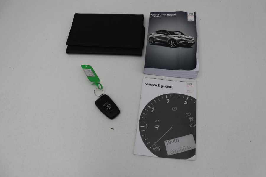 Toyota C-HR 1.8 Hybrid Dynamic | Stoel & stuurverwarming | Adaptive cruise | Camera | Navigatie | Climate control | Keyless
