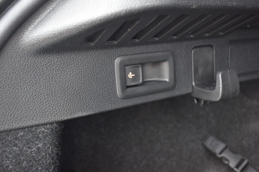 Škoda Kamiq 1.5 TSI ACT Business Edition Pano Navi Led