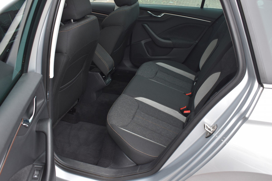 Škoda Kamiq 1.5 TSI ACT Business Edition Pano Navi Led
