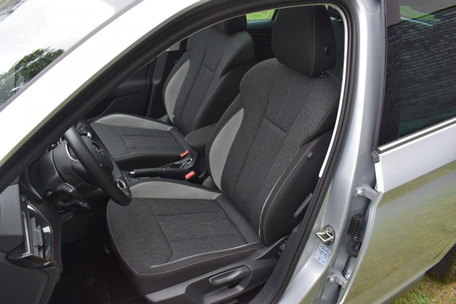 Škoda Kamiq 1.5 TSI ACT Business Edition Pano Navi Led