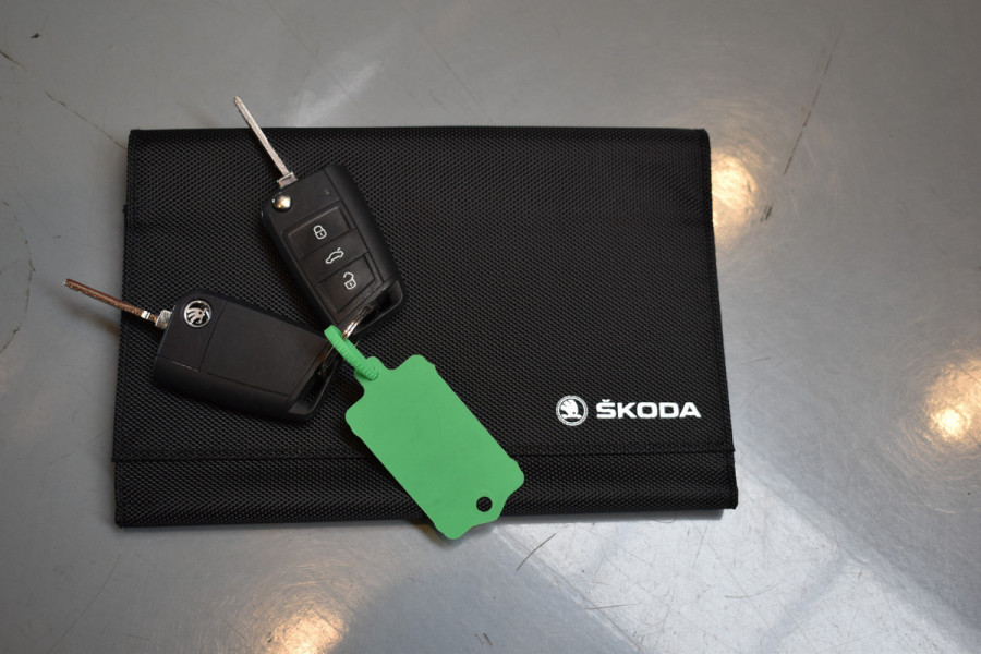 Škoda Kamiq 1.5 TSI ACT Business Edition Pano Navi Led