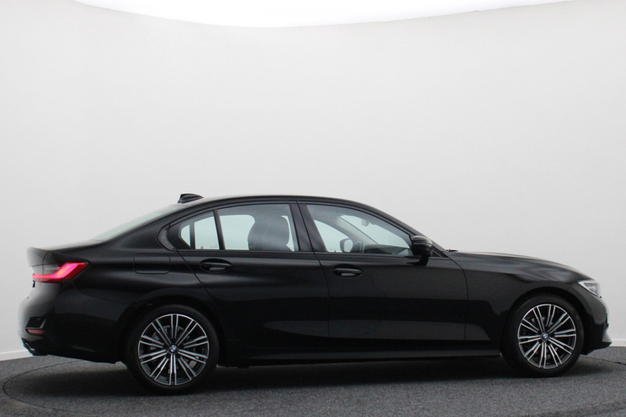 BMW 3 Serie 318i Executive Edition Leer, Sportstoelen, Lane Assist, Apple Carplay, LED, PDC, 18"