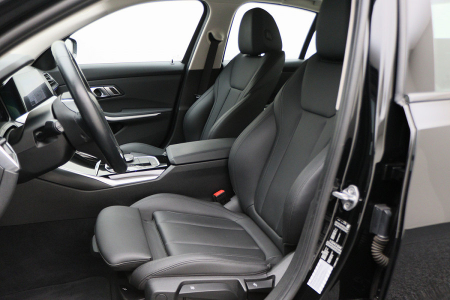 BMW 3 Serie 318i Executive Edition Leer, Sportstoelen, Lane Assist, Apple Carplay, LED, PDC, 18"