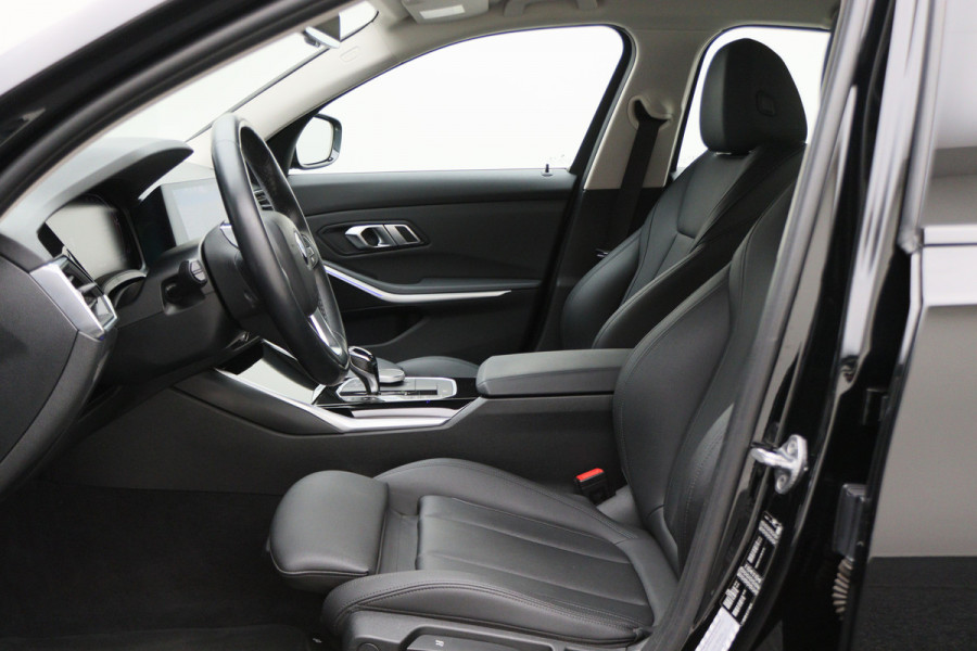 BMW 3 Serie 318i Executive Edition Leer, Sportstoelen, Lane Assist, Apple Carplay, LED, PDC, 18"