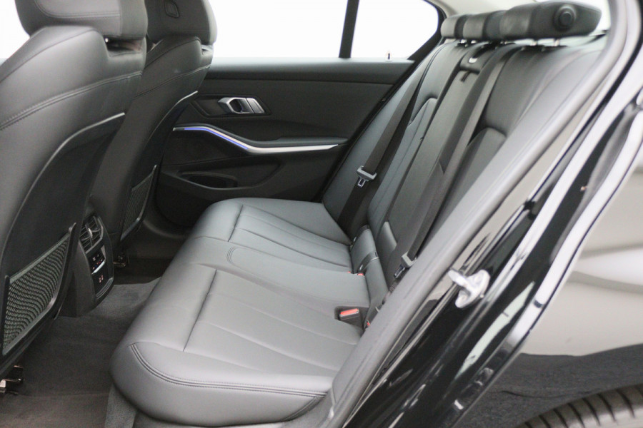 BMW 3 Serie 318i Executive Edition Leer, Sportstoelen, Lane Assist, Apple Carplay, LED, PDC, 18"