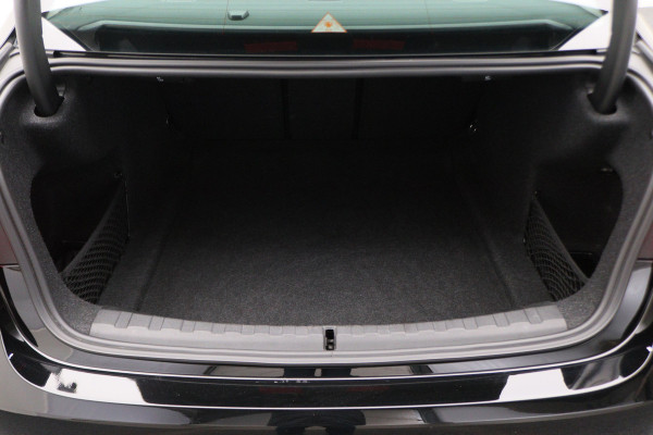BMW 3 Serie 318i Executive Edition Leer, Sportstoelen, Lane Assist, Apple Carplay, LED, PDC, 18"