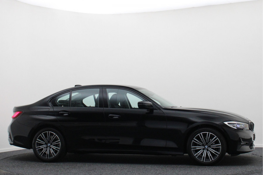 BMW 3 Serie 318i Executive Edition Leer, Sportstoelen, Lane Assist, Apple Carplay, LED, PDC, 18"