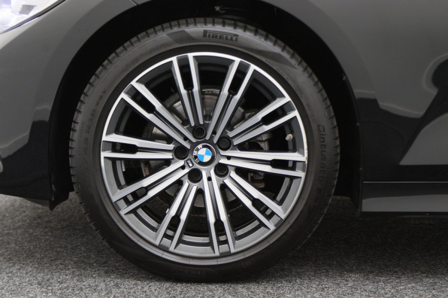 BMW 3 Serie 318i Executive Edition Leer, Sportstoelen, Lane Assist, Apple Carplay, LED, PDC, 18"