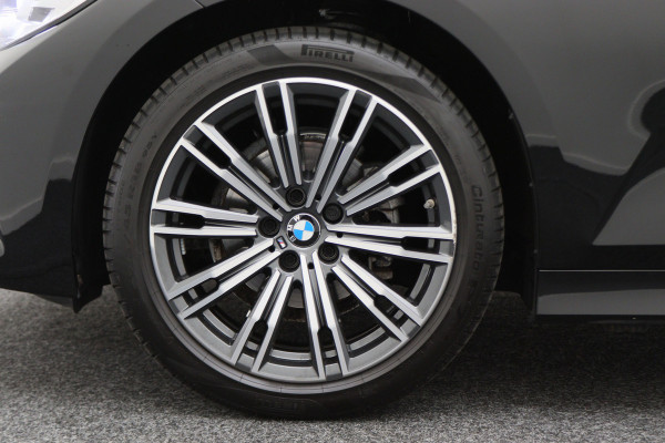 BMW 3 Serie 318i Executive Edition Leer, Sportstoelen, Lane Assist, Apple Carplay, LED, PDC, 18"