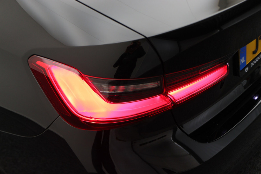 BMW 3 Serie 318i Executive Edition Leer, Sportstoelen, Lane Assist, Apple Carplay, LED, PDC, 18"