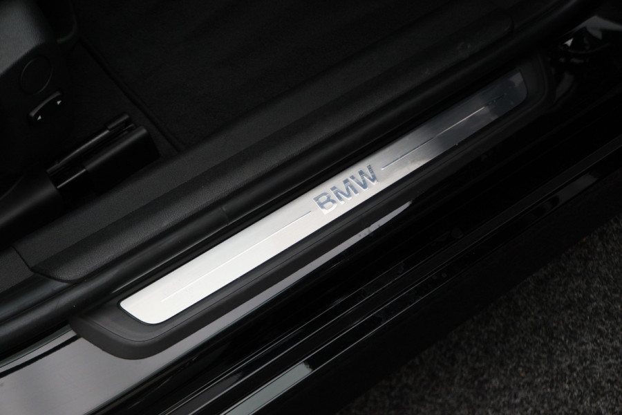 BMW 3 Serie 318i Executive Edition Leer, Sportstoelen, Lane Assist, Apple Carplay, LED, PDC, 18"