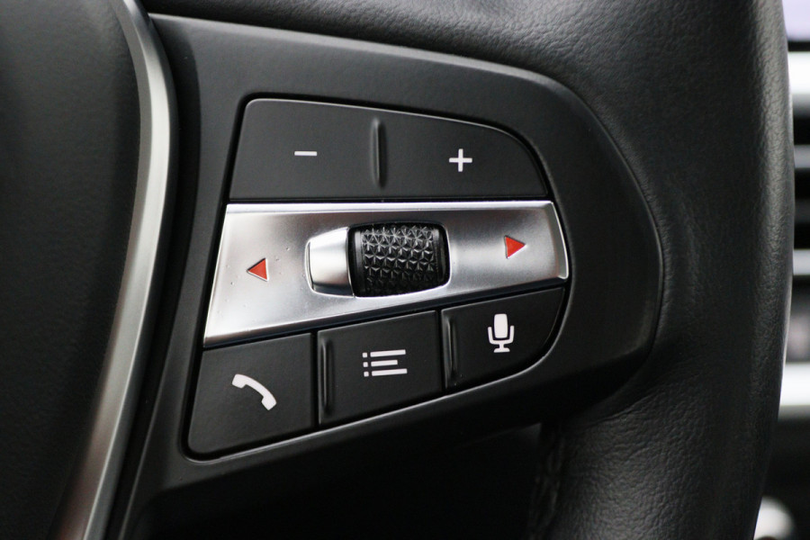 BMW 3 Serie 318i Executive Edition Leer, Sportstoelen, Lane Assist, Apple Carplay, LED, PDC, 18"