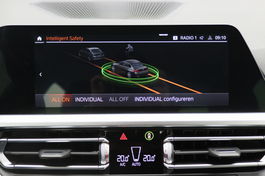 BMW 3 Serie 318i Executive Edition Leer, Sportstoelen, Lane Assist, Apple Carplay, LED, PDC, 18"